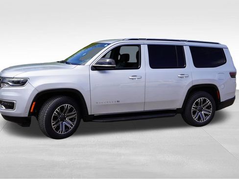 Certified 2024 Jeep Wagoneer Series II w/ Flexible Seating Group AWD/4WD image 10