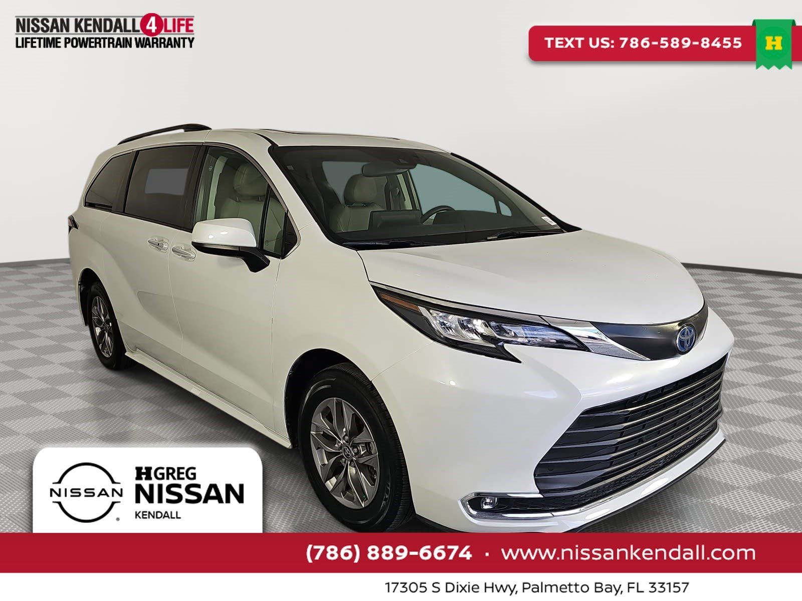 Used 2022 Toyota Sienna XLE FWD image 1