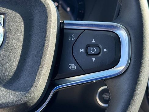 Certified 2025 Volvo XC40 B5 Core image 19