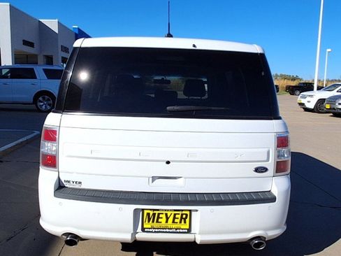 Used 2018 Ford Flex SE image 7
