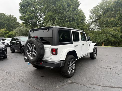 Certified 2024 Jeep Wrangler Unlimited w/ Convenience Group AWD/4WD image 6