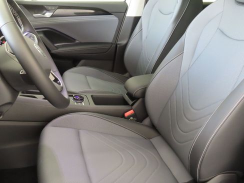 New 2026 Volkswagen Tiguan SE FWD image 12
