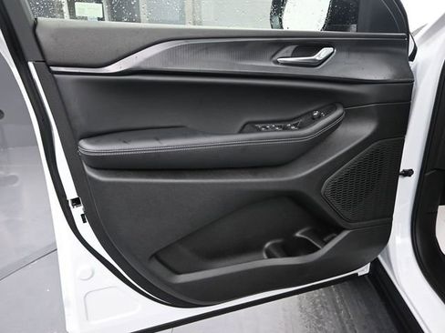 New 2025 Jeep Grand Cherokee Altitude AWD/4WD image 12