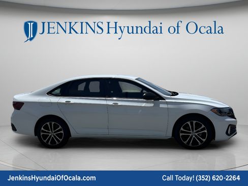 Used 2024 Volkswagen Jetta Sport FWD image 3
