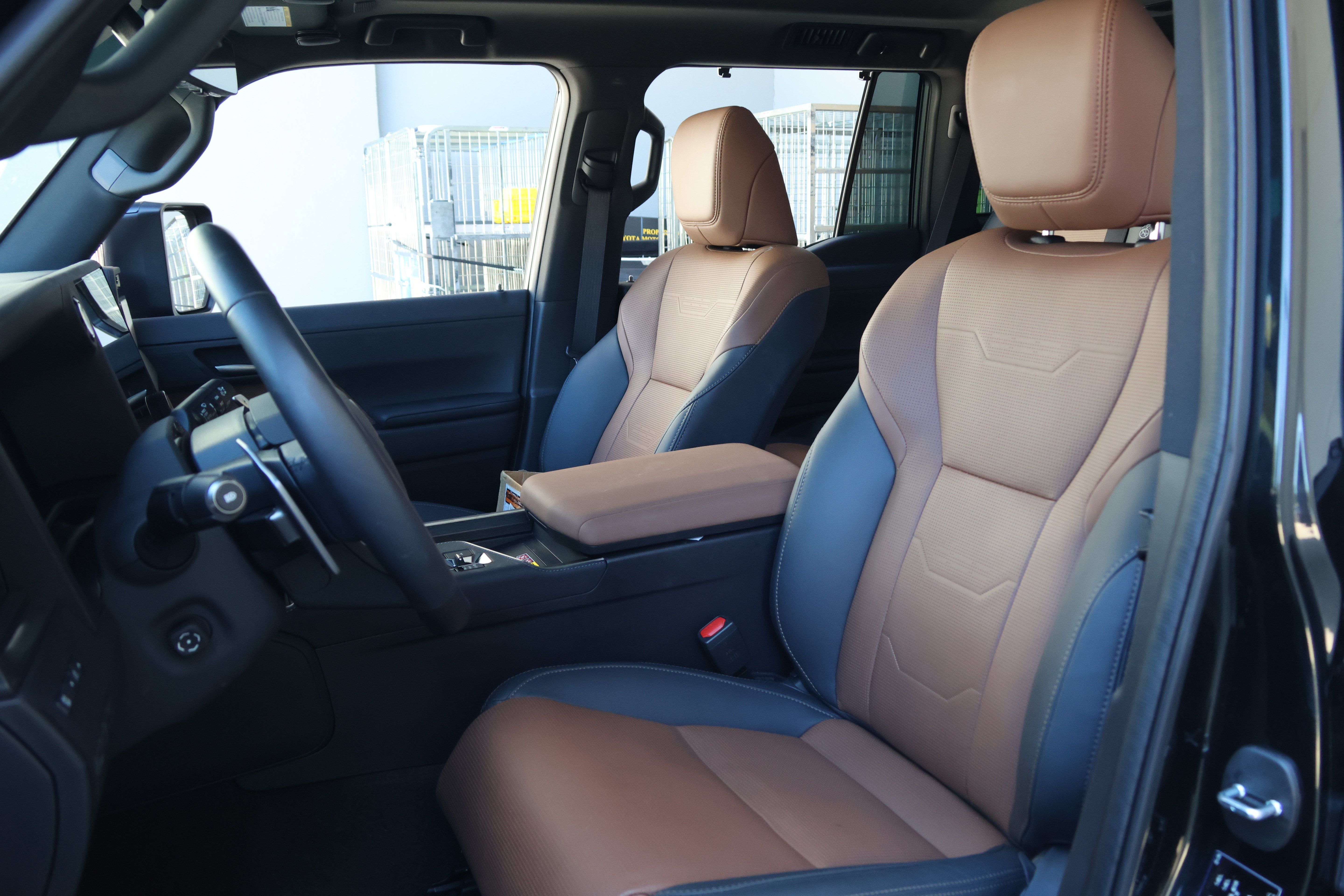 Used 2026 Lexus GX 550 w/ Accessory Package (2T) AWD/4WD image 37