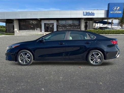 Used 2023 Kia Forte LXS w/ LXS Technology Package image 5