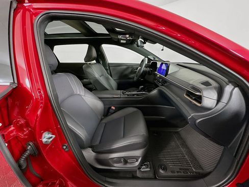 Certified 2025 Toyota Crown Signia w/ Advanced Technology Package image 30