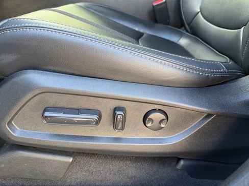 Certified 2025 Honda Pilot Touring image 19