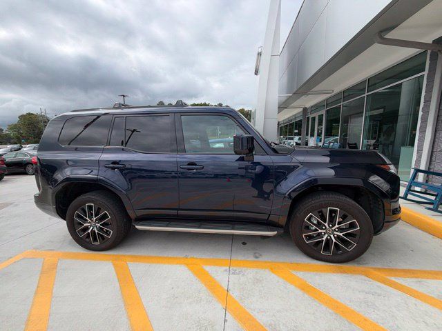 Used 2025 Lexus GX 550 w/ Accessory Package (2T) AWD/4WD image 11