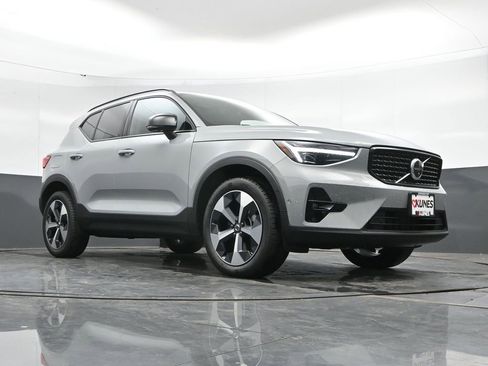 New 2026 Volvo XC40 B5 Plus w/ Protection Package Premier image 41