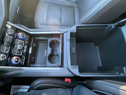 Used 2021 GMC Yukon Denali w/ Denali Premium Package AWD/4WD image 13