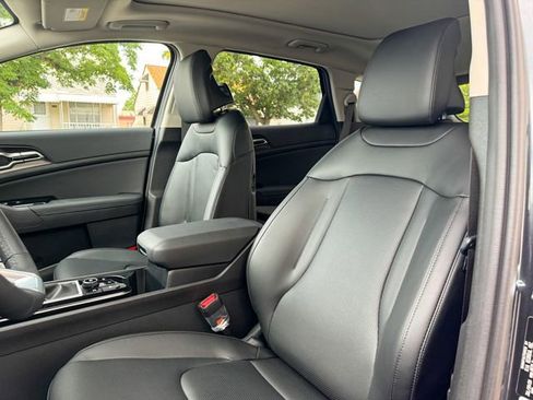 Used 2025 Kia Sportage EX FWD image 16