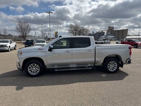 Used 2022 Chevrolet Silverado 1500 LT w/ Z71 Off-Road Package image 3