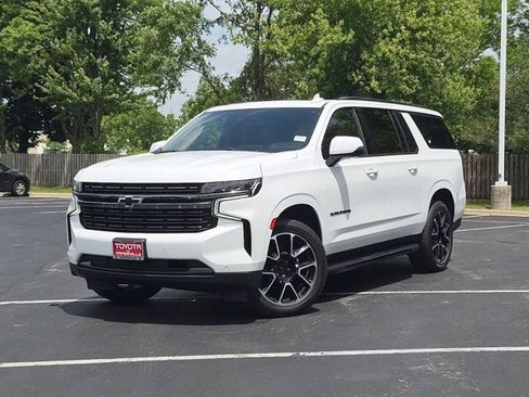 Used 2022 Chevrolet Suburban RST w/ Luxury Package AWD/4WD image 2