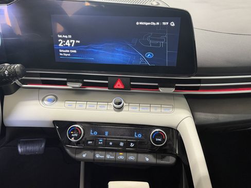 Certified 2024 Hyundai Elantra Limited FWD image 12