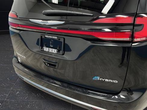Used 2023 Chrysler Pacifica Pinnacle FWD image 42