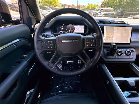 Used 2025 Land Rover Defender 130 V8 AWD/4WD image 8