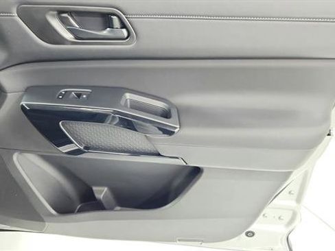 New 2025 Nissan Pathfinder SV image 27