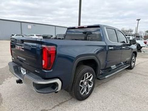 Used 2022 GMC Sierra 1500 SLT w/ SLT Convenience Package image 5
