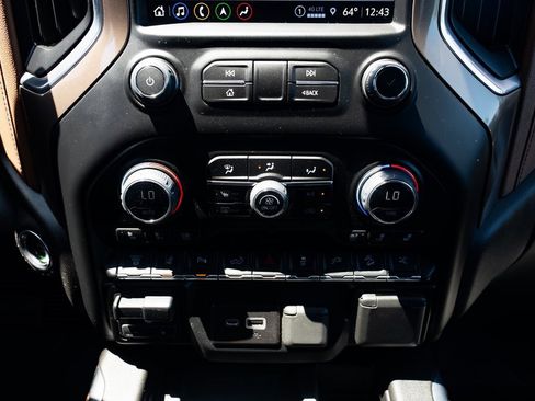 Used 2023 Chevrolet Silverado 3500 High Country w/ Z71 Off-Road Package image 17