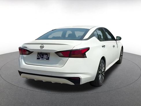 Used 2025 Nissan Altima 2.5 SV FWD image 14