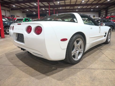 Used 1998 Chevrolet Corvette Coupe RWD image 8