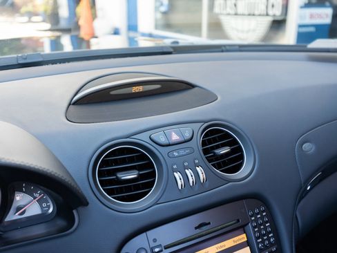 Used 2009 Mercedes-Benz SL 63 AMG image 32