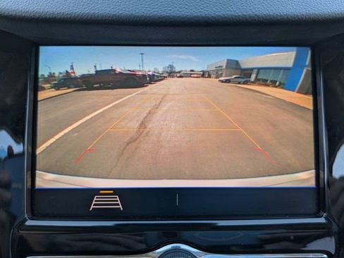 Used 2022 Chevrolet Trax LT w/ LT Convenience Package image 23