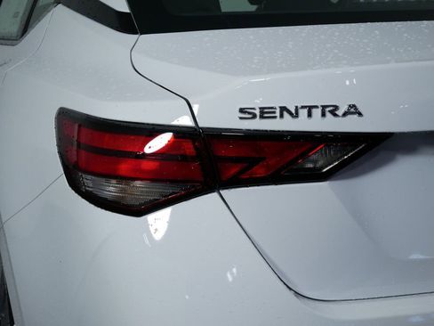 Used 2025 Nissan Sentra S image 12