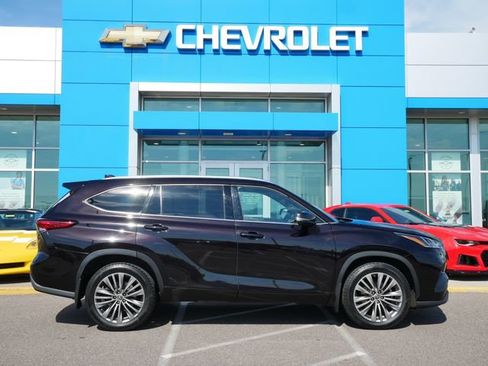 Used 2020 Toyota Highlander Platinum AWD/4WD image 25