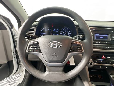 Used 2017 Hyundai Elantra SE image 14