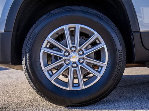 Used 2022 Chevrolet Traverse LT image 9