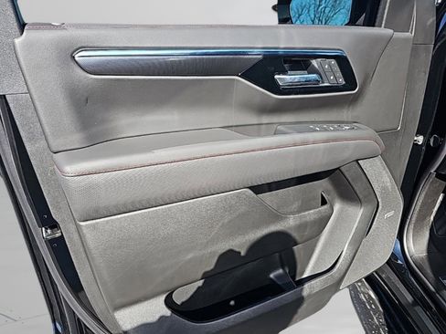 New 2026 Chevrolet Suburban RST w/ RST Capability Package image 19