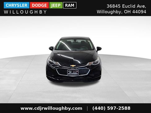 Used 2018 Chevrolet Cruze LT FWD image 2