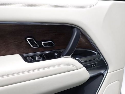 Used 2023 Land Rover Range Rover SE image 11