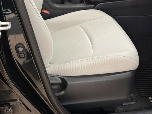 Used 2026 Toyota Corolla Cross L FWD image 32