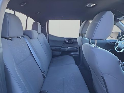 Used 2019 Toyota Tacoma TRD Sport image 15