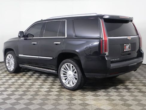 Used 2016 Cadillac Escalade Platinum image 13