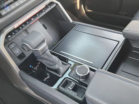 Used 2025 Toyota Sequoia Platinum image 16