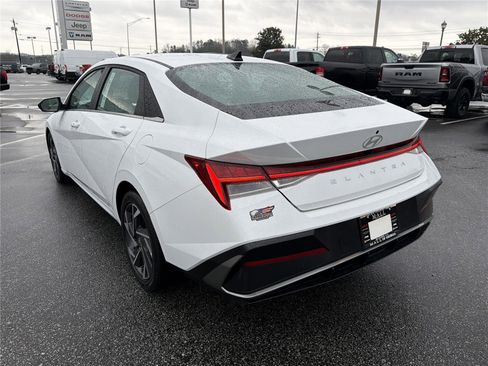 Used 2025 Hyundai Elantra SEL image 8