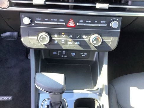 Used 2025 Hyundai Tucson SE image 33