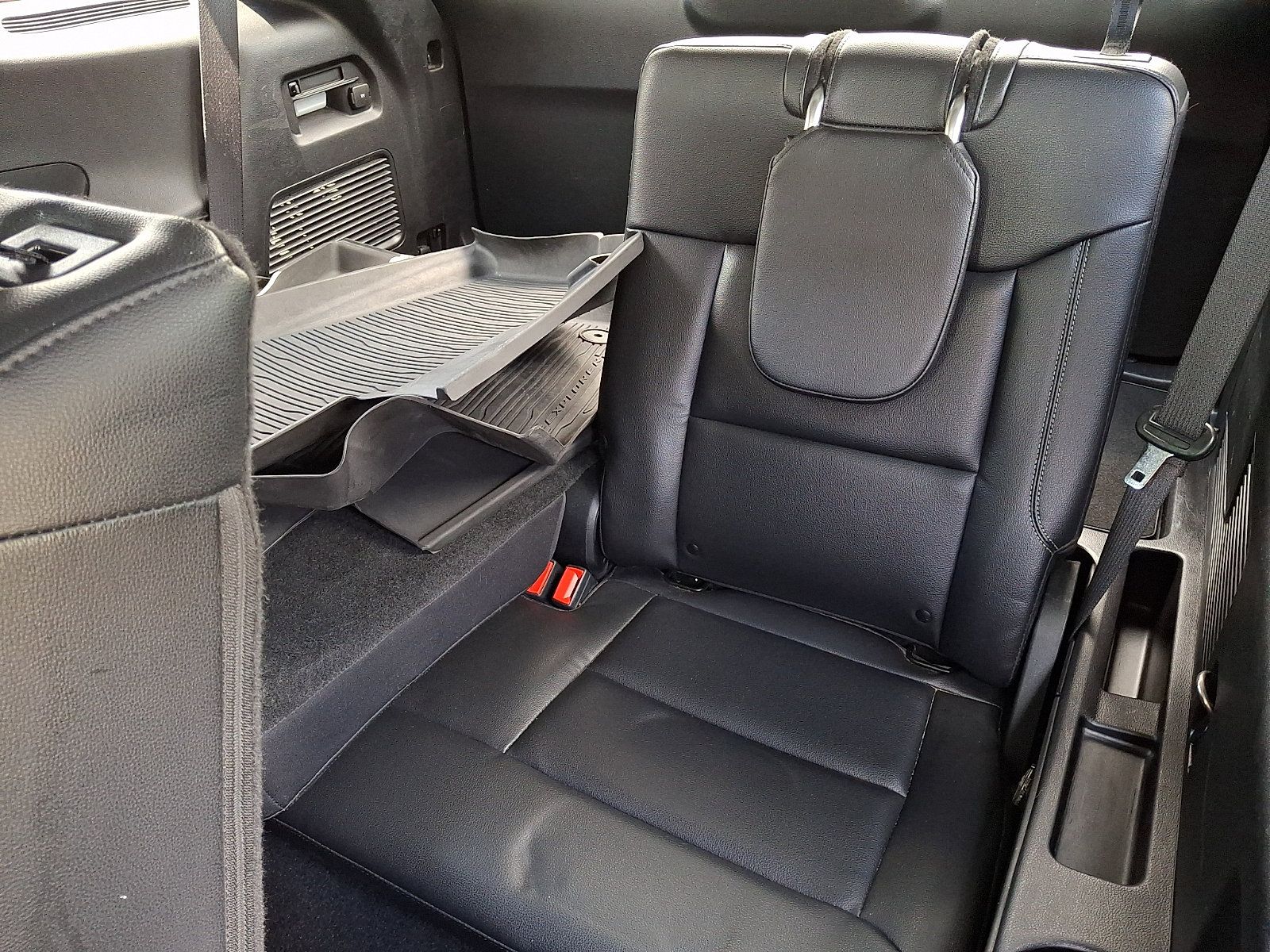 Used 2020 Ford Explorer XLT w/ Equipment Group 202A AWD/4WD image 11