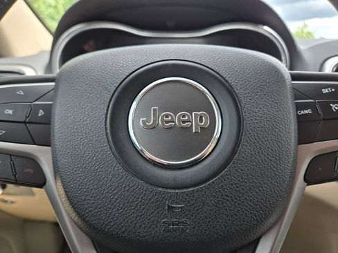 Used 2018 Jeep Grand Cherokee Limited AWD/4WD image 24