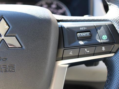 Used 2025 Mitsubishi Outlander SE FWD image 21