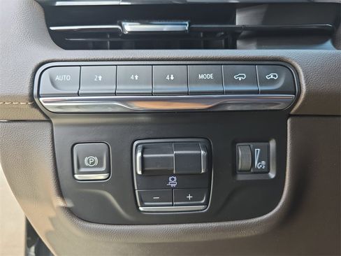 Used 2022 Cadillac Escalade Premium Luxury w/ Performance Package image 31