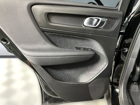 Certified 2022 Volvo XC40 T5 Momentum image 35