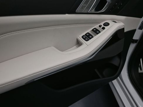 New 2026 BMW X7 M60i image 11