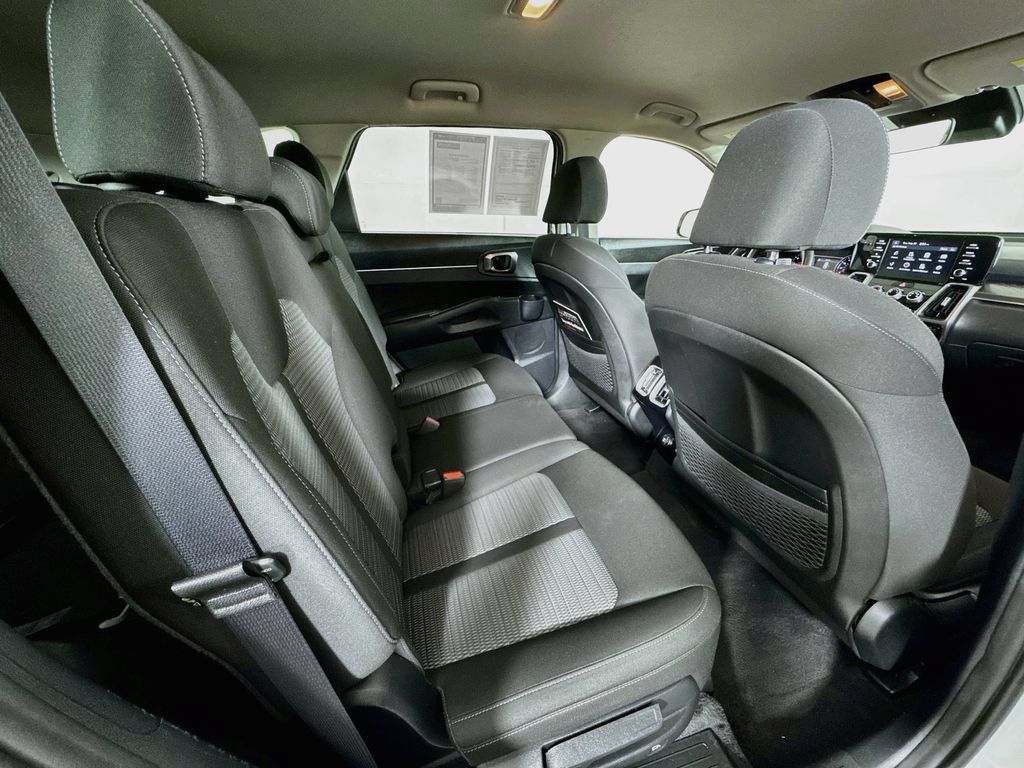 Used 2023 Kia Sorento LX FWD image 26