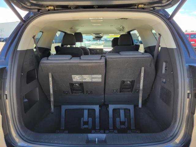 Used 2022 Kia Carnival LX FWD image 6