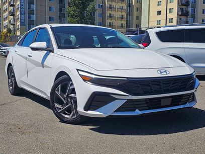 Used 2024 Hyundai Elantra SEL w/ Convenience Package